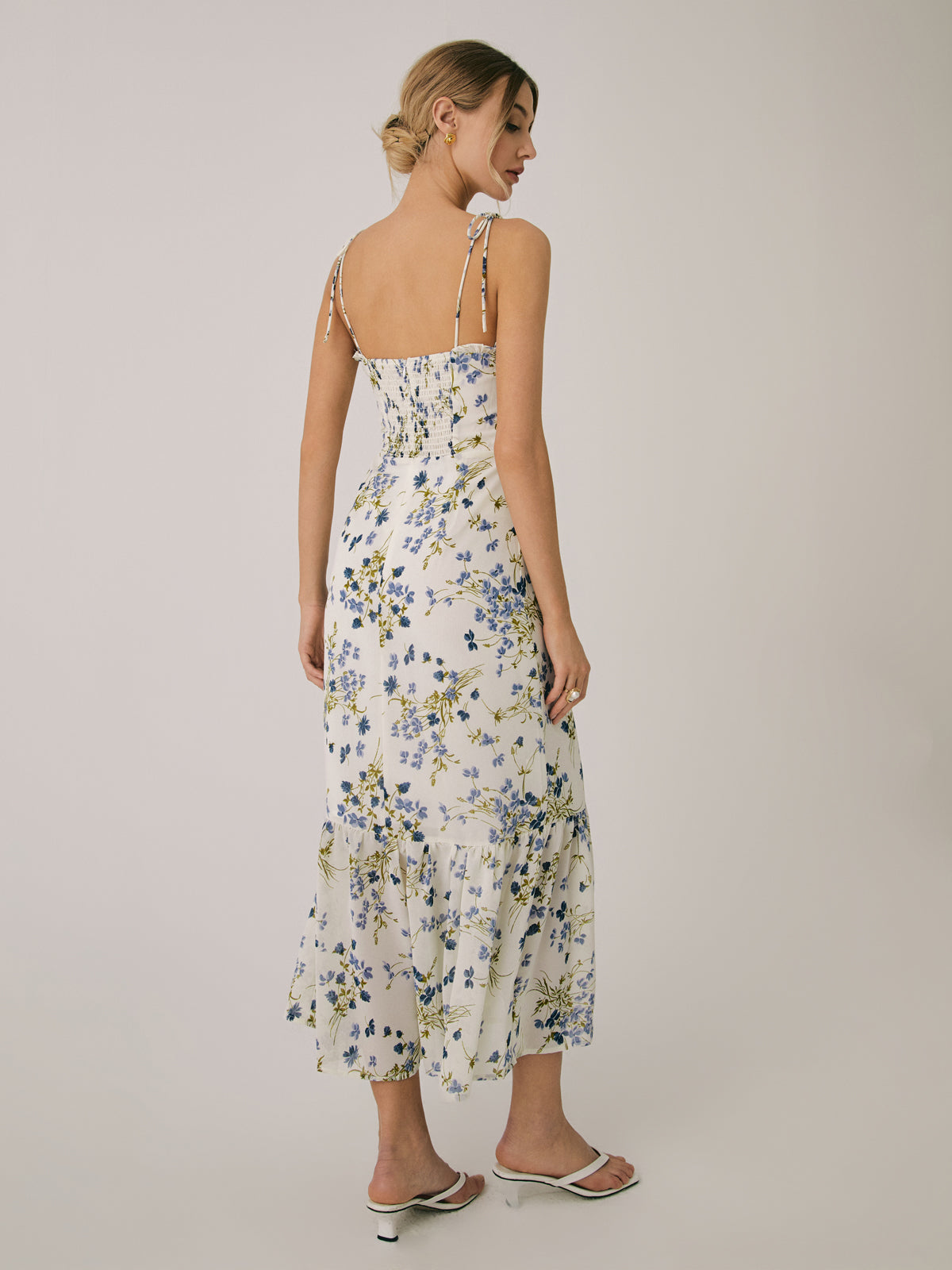 Langes Camisole-Kleid mit Rüschen und Blumenmuster