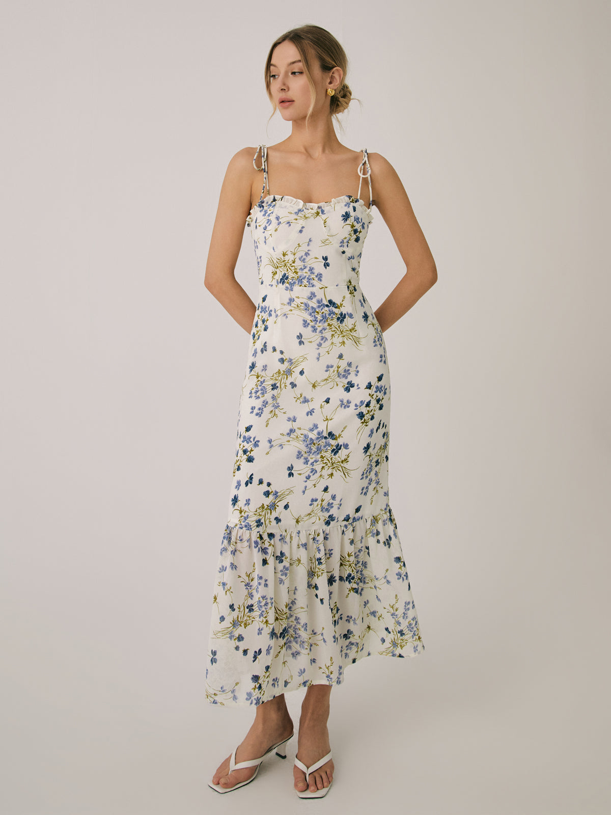 Langes Camisole-Kleid mit Rüschen und Blumenmuster