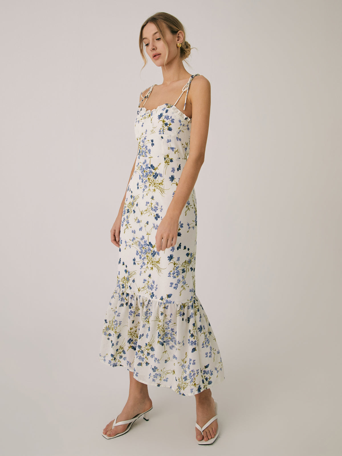 Langes Camisole-Kleid mit Rüschen und Blumenmuster