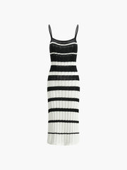 Zweifarbig gestreiftes Midi-Strickkleid