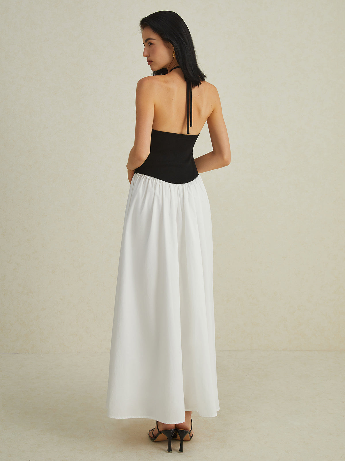 Zweifarbiges langes Neckholderkleid