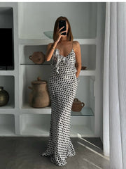 Rückenfreies Camisole-Kleid mit Rüschen und Punkten