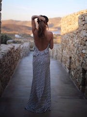 Rückenfreies Camisole-Kleid mit Rüschen und Punkten
