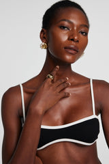Kinslee Glossy Metal Rings In Glod