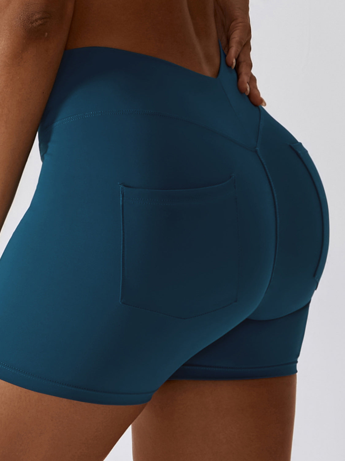 Back V Pocket Srcunch Yoga Shorts